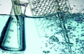 Agua envasada vs. agua del grifo: ¿Cuál tiene más calidad?